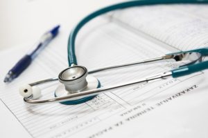 Operadoras não podem cobrar multa rescisória no cancelamento de planos de saúde