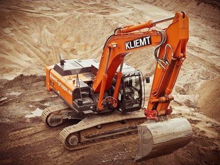 excavators-1174428_640